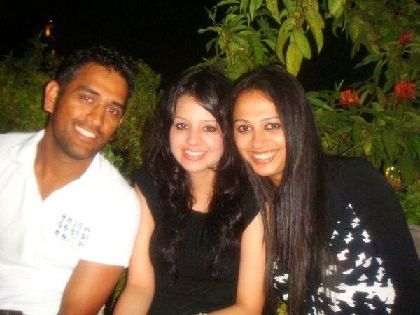 <b>Arikamahajan -</b> hi sakshi why leaving for Delhi.. match to Mohali me hain. Anyways wish mahi best of luck from my side